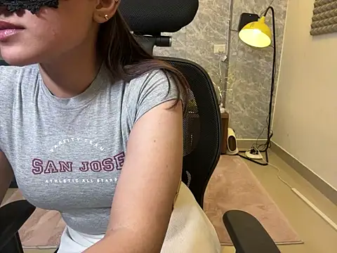 MidnightFlame online show from December 10, 7:32 pm