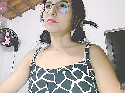 Snapshot of tifany19_ chatting on November 1, 1:51 am tifany19 online show from November 1, 1:51 am