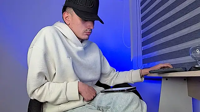 Snapshot of bastia_noooo chatting on November 14, 3:27 am bastia noooo online show from November 14, 3:27 am