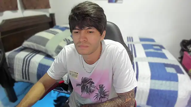 Snapshot of justin_stark7 chatting on December 4, 10:51 pm justin stark7 online show from December 4, 10:51 pm