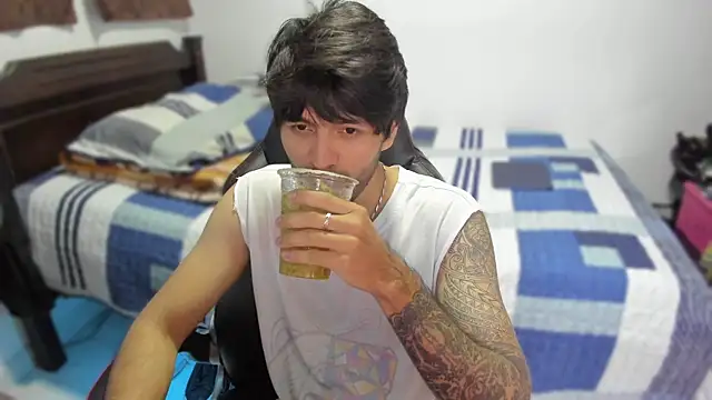 Snapshot of justin_stark7 chatting on December 10, 11:51 pm justin stark7 online show from December 10, 11:51 pm