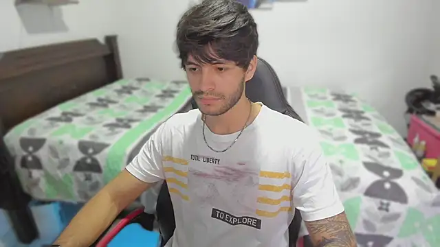 Snapshot of justin_stark7 chatting on February 14, 10:36 pm justin stark7 online show from February 14, 10:36 pm