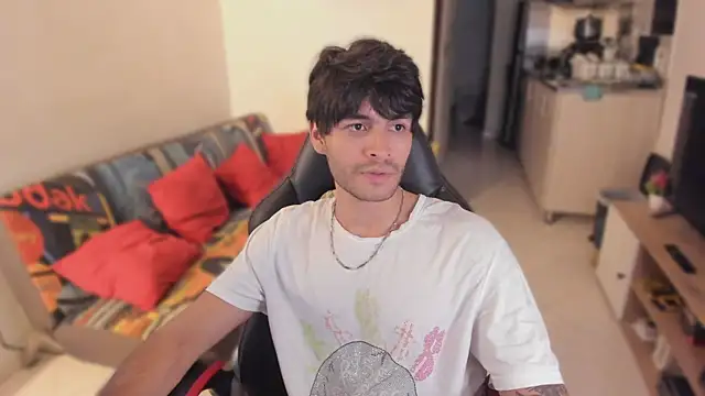 Snapshot of justin_stark7 chatting on November 6, 10:21 pm justin stark7 online show from November 6, 10:21 pm