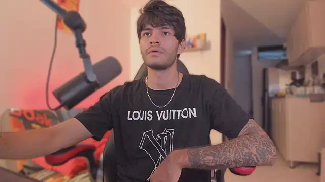 Snapshot of justin_stark7 chatting on November 8, 9:46 pm justin stark7 online show from November 8, 9:46 pm