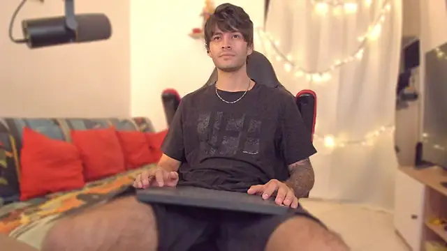 Snapshot of justin_stark7 chatting on December 15, 8:57 pm justin stark7 online show from December 15, 8:57 pm