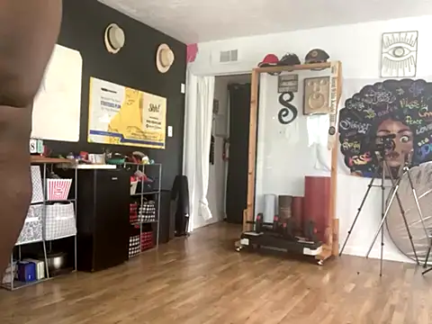 Snapshot of bigshh8 chatting on November 11, 10:54 pm bigshh8 online show from November 11, 10:54 pm