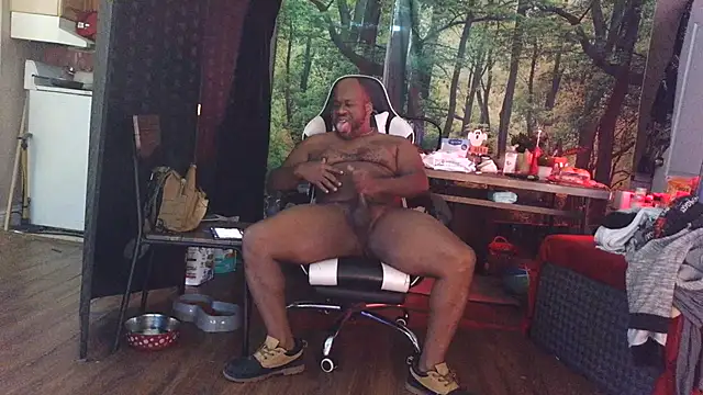 Snapshot of bigshh8 chatting on November 16, 10:26 pm bigshh8 online show from November 16, 10:26 pm