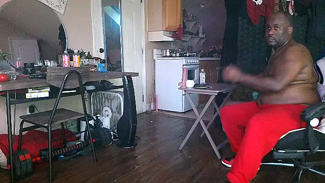 Snapshot of bigshh8 chatting on December 1, 9:53 pm bigshh8 online show from December 1, 9:53 pm