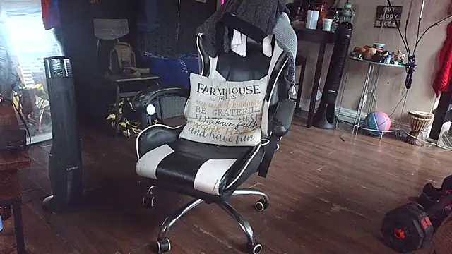 Snapshot of bigshh8 chatting on December 13, 7:53 pm bigshh8 online show from December 13, 7:53 pm