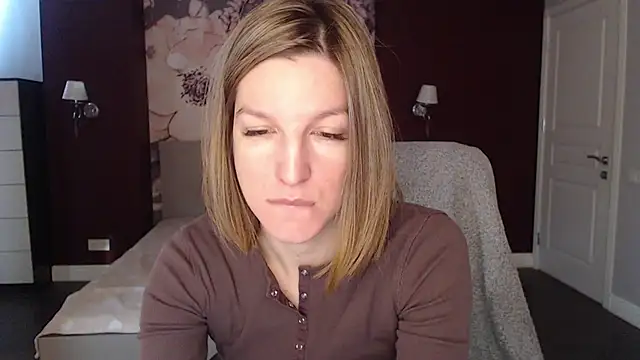 EmilyWalkeri online show from January 8, 7:45 am