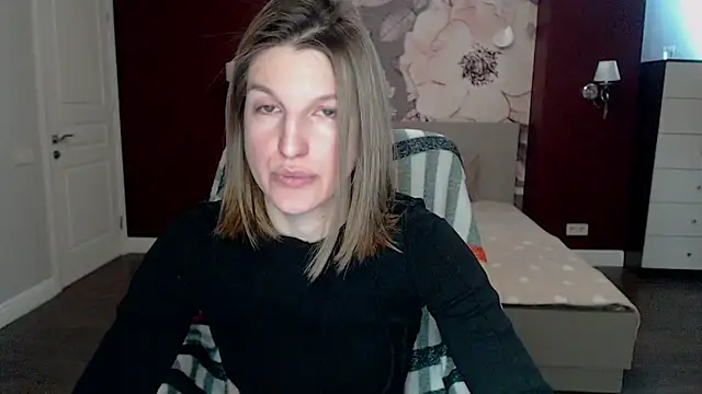 EmilyWalkeri online show from March 4, 7:51 am