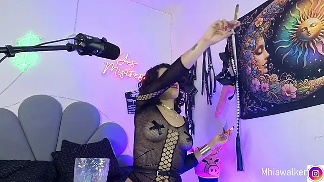 Snapshot of MhiaCorleone chatting on October 18, 9:21 am MhiaCorleone online show from October 18, 9:21 am