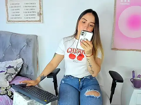 Snapshot of cindy_love2 chatting on November 25, 12:38 pm cindy love2 online show from November 25, 12:38 pm