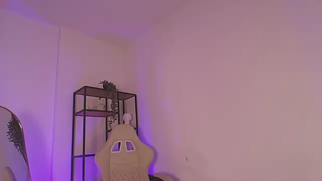 FoxieJullia online show from January 20, 6:31 am