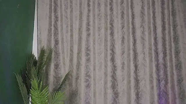 FoxieJullia online show from February 28, 7:37 am