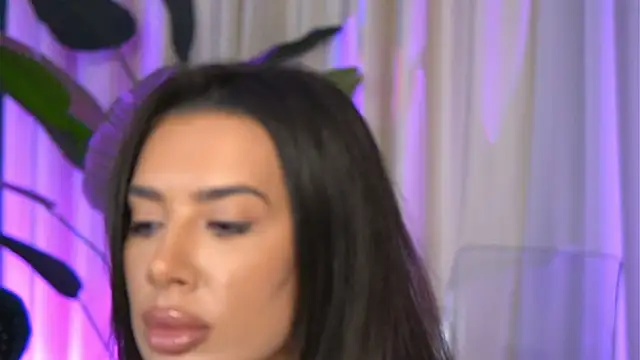 FoxieJullia online show from November 28, 6:16 am