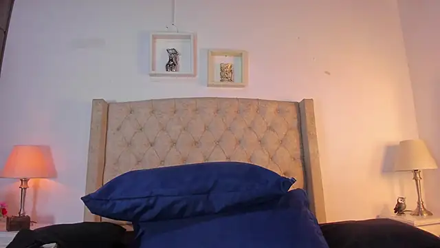 allisson m online show from November 11, 12:05 pm