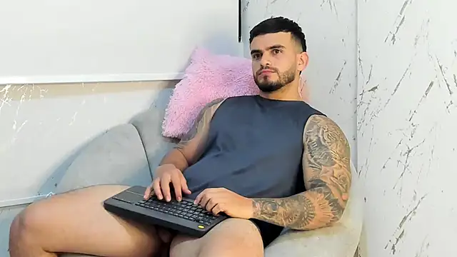 Ricardogo19 online show from January 18, 11:30 pm