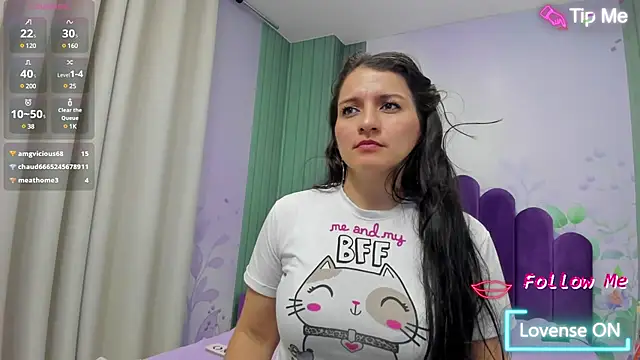 Snapshot of Emelyross_ chatting on February 25, 12:03 am Emelyross online show from February 25, 12:03 am