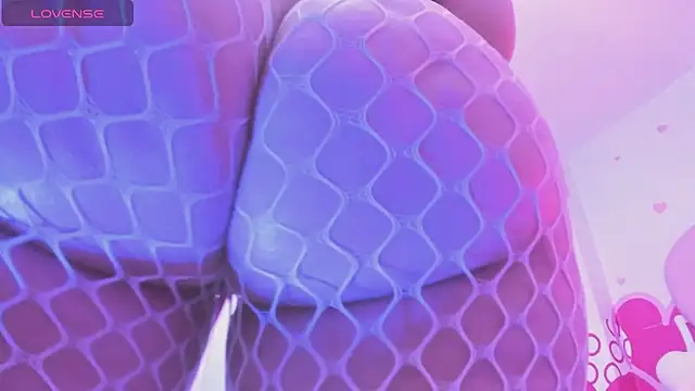 Snapshot of Emelyross_ chatting on March 23, 6:16 am Emelyross online show from March 23, 6:16 am