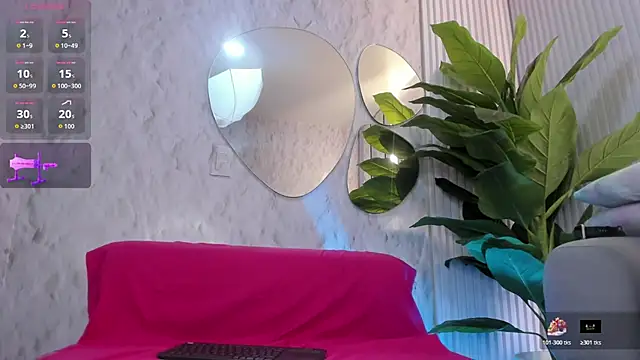 Snapshot of Emelyross_ chatting on October 23, 12:54 am Emelyross online show from October 23, 12:54 am