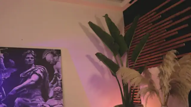 Logan Varela online show from February 2, 1:45 am