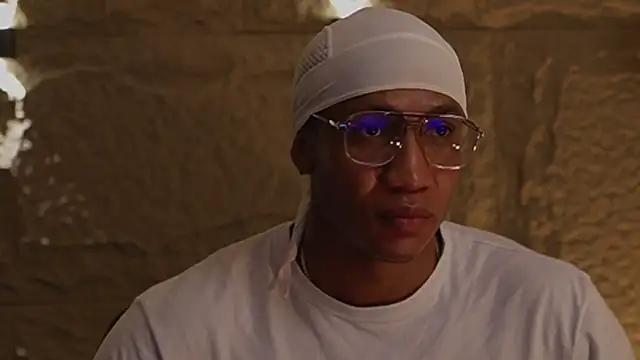 Logan Varela online show from November 25, 10:15 am