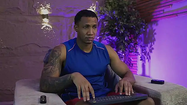 Logan Varela online show from December 5, 1:52 pm