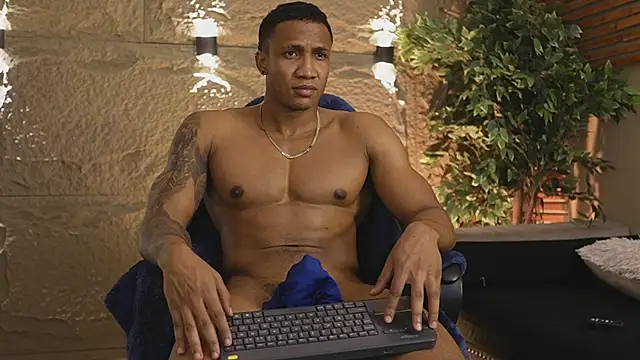 Logan Varela online show from December 20, 12:40 am