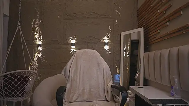 Logan Varela online show from March 15, 2:01 pm