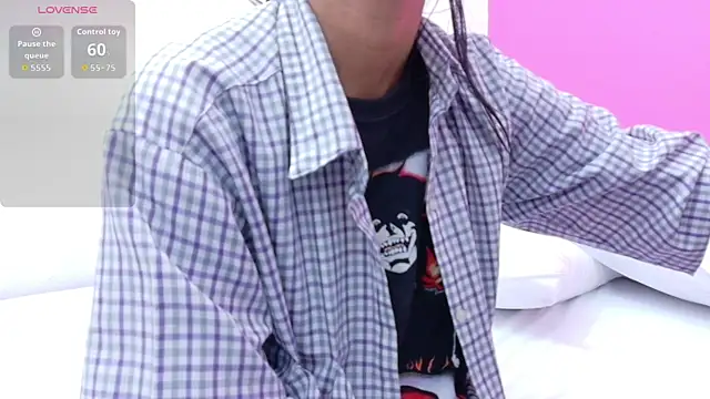 yourcuteneighbourr online show from December 19, 3:02 am