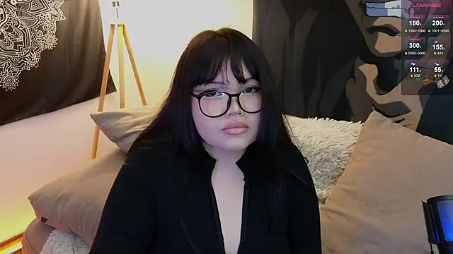 Snapshot of LeyaKan chatting on February 25, 8:09 pm LeyaKan online show from February 25, 8:09 pm