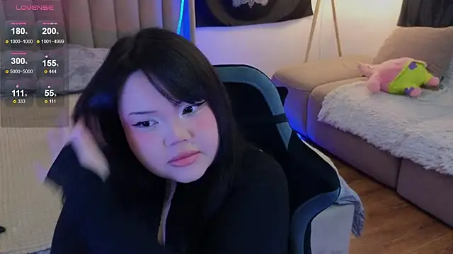 Snapshot of LeyaKan chatting on March 18, 9:10 pm LeyaKan online show from March 18, 9:10 pm