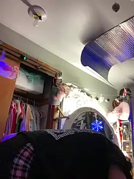 Snapshot of gurlnips chatting on February 8, 3:19 am gurlnips online show from February 8, 3:19 am