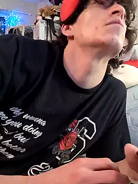 Snapshot of gurlnips chatting on February 8, 6:22 am gurlnips online show from February 8, 6:22 am