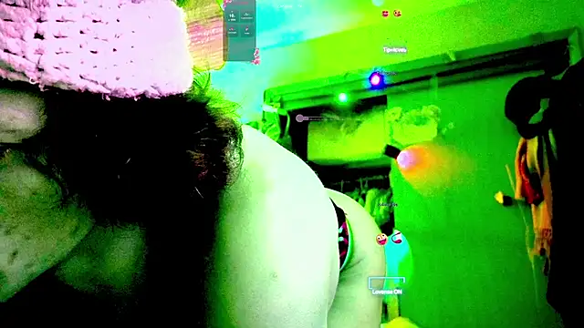 Snapshot of gurlnips chatting on February 8, 6:12 pm gurlnips online show from February 8, 6:12 pm