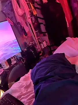 Snapshot of gurlnips chatting on February 8, 9:15 pm gurlnips online show from February 8, 9:15 pm