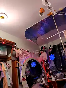 Snapshot of gurlnips chatting on February 9, 9:47 am gurlnips online show from February 9, 9:47 am