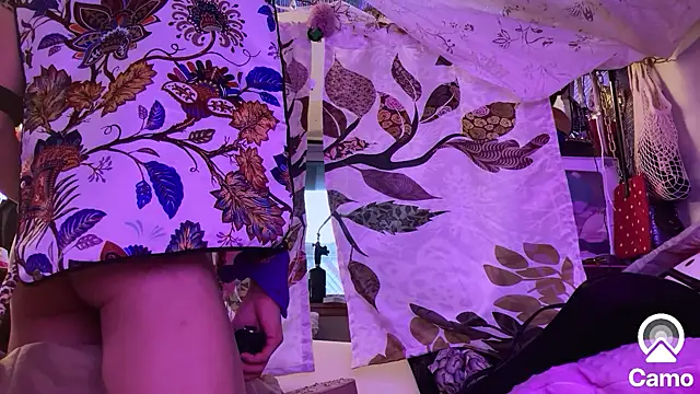 Snapshot of gurlnips chatting on February 12, 1:30 am gurlnips online show from February 12, 1:30 am