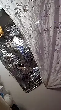 Snapshot of gurlnips chatting on February 13, 11:17 am gurlnips online show from February 13, 11:17 am