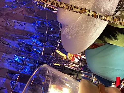 Snapshot of gurlnips chatting on February 14, 10:07 am gurlnips online show from February 14, 10:07 am