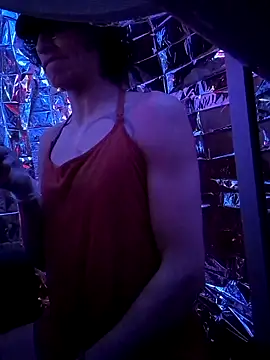 Snapshot of gurlnips chatting on February 21, 9:02 am gurlnips online show from February 21, 9:02 am