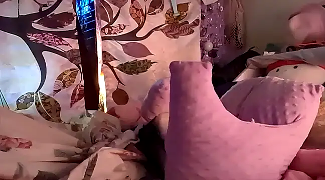 Snapshot of gurlnips chatting on February 25, 2:54 pm gurlnips online show from February 25, 2:54 pm