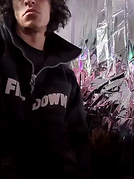 Snapshot of gurlnips chatting on March 5, 1:42 am gurlnips online show from March 5, 1:42 am