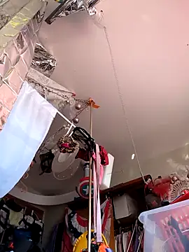 Snapshot of gurlnips chatting on March 5, 11:27 pm gurlnips online show from March 5, 11:27 pm