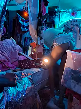 Snapshot of gurlnips chatting on March 6, 11:47 am gurlnips online show from March 6, 11:47 am