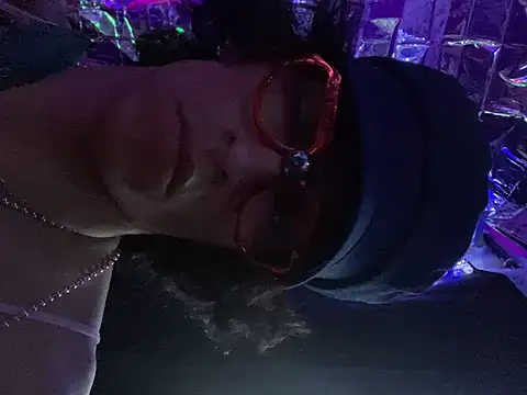 Snapshot of gurlnips chatting on March 15, 2:34 pm gurlnips online show from March 15, 2:34 pm