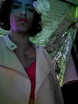 Snapshot of gurlnips chatting on March 21, 8:28 am gurlnips online show from March 21, 8:28 am