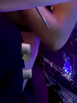 Snapshot of gurlnips chatting on March 22, 2:58 pm gurlnips online show from March 22, 2:58 pm