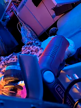 Snapshot of gurlnips chatting on September 13, 2:55 am gurlnips online show from September 13, 2:55 am